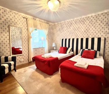 Lahti Hotel | Relax at Mukkulan Kartano: Ocean View & Pet-Friendly Retreat