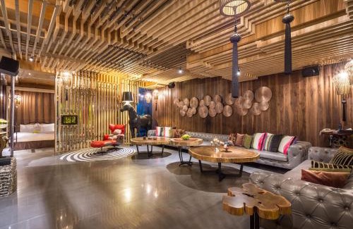 Xitun District Hotel | Cozy Mulan Motel: Family-Friendly with Hot Tub & Breakfast