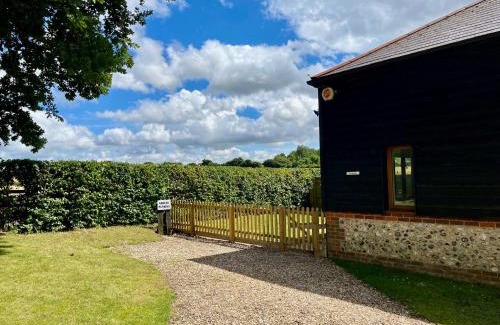 Freefolk House | Cozy Mulberry Barn Annx - Pet Friendly Near Winchester