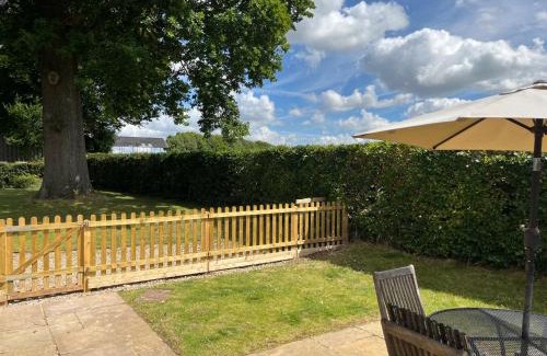 Freefolk House | Cozy Mulberry Barn Annx - Pet Friendly Near Winchester