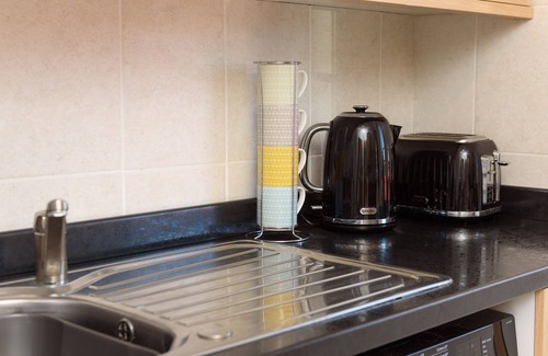 Newton Stewart Cottage | Mulberry Cottage - a cottage that sleeps 4 guests in 2 bedrooms