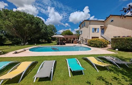 Peyrat-de-Bellac Apartment | Mulberry Gite: Oceanfront Retreat with Pool Access