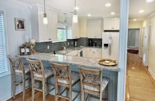 Heights House | Experience MULBERRY HOUSE: Ideal Family Retreat in Heights