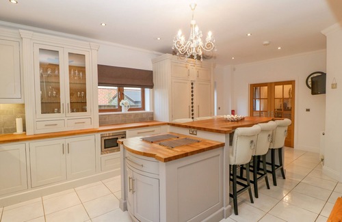 Broadstone Cottage | Relax at Mulberry House: Pet-Friendly with Hot Tub Access