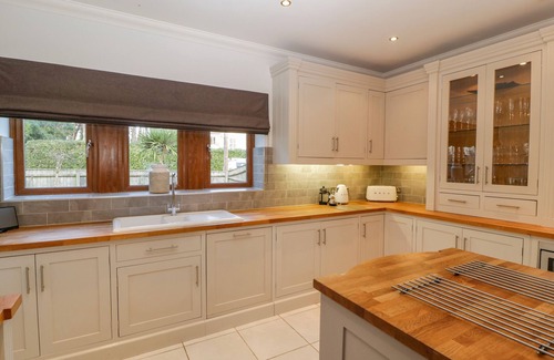 Broadstone Cottage | Relax at Mulberry House: Pet-Friendly with Hot Tub Access