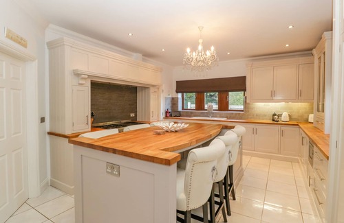 Broadstone Cottage | Relax at Mulberry House: Pet-Friendly with Hot Tub Access