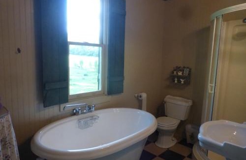 Mulberry Bed & Breakfast | Charming Mulberry Lavender Farm B&B with Family Amenities