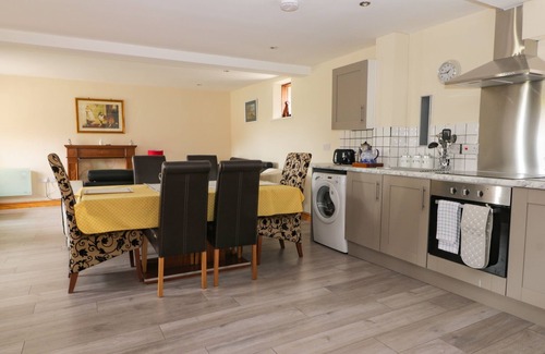 Tunstall Cottage | Discover Mulberry Manor: Pet-Friendly Cottage Retreat