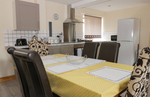 Tunstall Cottage | Discover Mulberry Manor: Pet-Friendly Cottage Retreat