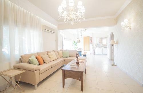 Kalo Chorio Villa | Discover Mulberry Tree Villa: Family-Friendly Retreat