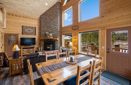 Lazy Acres House | Child-Friendly Mule Deer Cabin: 4-Star Guest Rated Escape