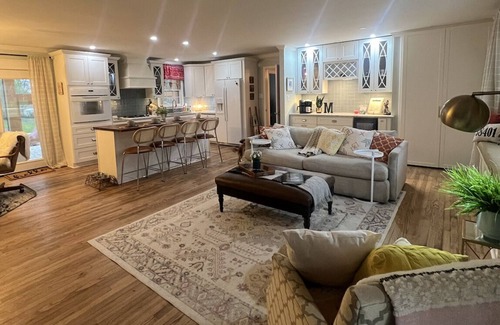 Columbia Cottage | Experience Muletown's Cozy Classic with Hot Tub & Game Area