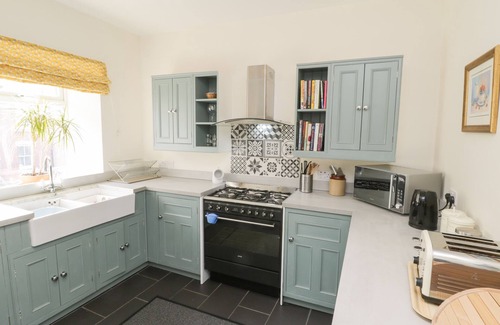 Hinderwell Cottage | Pet-Friendly Mulgrave House: Cozy Cottage in Staithes