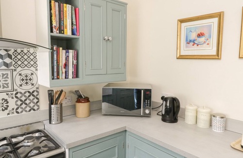 Hinderwell Cottage | Pet-Friendly Mulgrave House: Cozy Cottage in Staithes