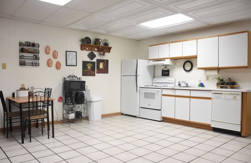Nauvoo Apartment | Mulholland Garden Apartment: Guest Rated 9.2 with Hot Tub
