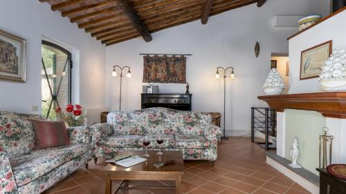 Ponte di Gabbiano Villa | MULINO NEL CHIANTI: 4-Star Gem with Ocean Views and Pool