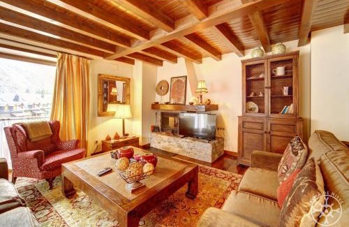 Arties Apartment | Discover MULLERES de Alma de Nieve - Family-Friendly Retreat