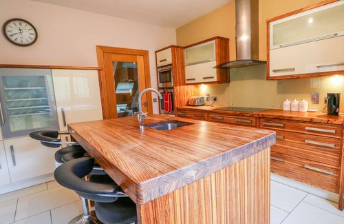 Maghernalaght House | Pet-Friendly Mulroy View with Garden in County Donegal