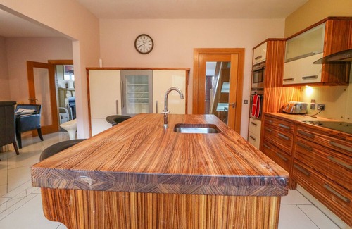 Maghernalaght House | Pet-Friendly Mulroy View with Garden in County Donegal