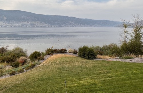 Kamloops House | Multi Family Holiday House or Retreat Facility w/lakefront beach and hot tub