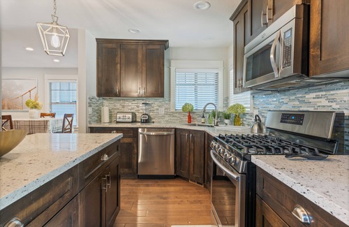 Bull Mountain House | Multi-Generation Friendly 5BR Luxury Home, Ideal for Extended Stays Pets Welcome