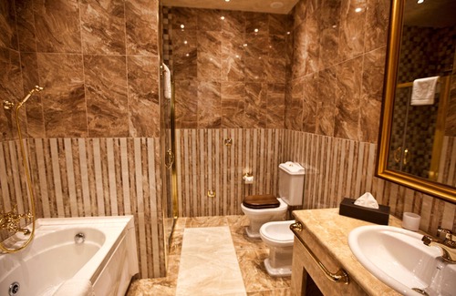 Verin Ptghni Hotel | Discover Multi Grand Pharaon Hotel: Pool & Spa Retreat