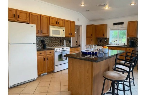 Franklin House | Lakefront Retreat: Kayaks, Fire Pit & Hot Tub Await You