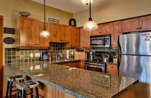 Sun Peaks Condo | Spacious 2-Bedroom Condo with Ski Trail Access & Pool