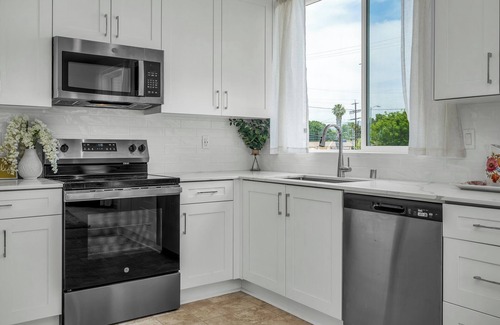 North Hills East House | Multi-Level Corner Home in Prime Gated Community