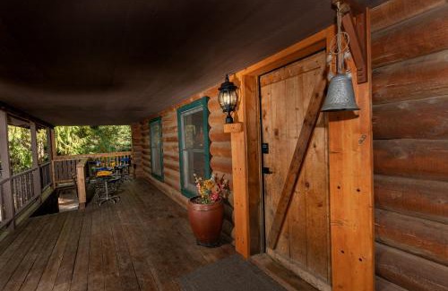 Blanchard House | Tranquil 3-Level Log Cabin with Ocean View near Silverwood