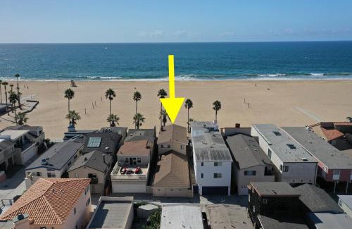 Balboa Peninsula House | Oceanfront Retreat with Private Patio on the Boardwalk