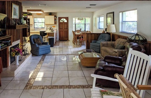 Dunnellon House | Perfect for Groups: Sleeps 11 with Pool and Spa Access