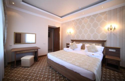 Tsaghkadzor Hotel | Relax at Multi Rest House: Pet Friendly with Pool & Spa