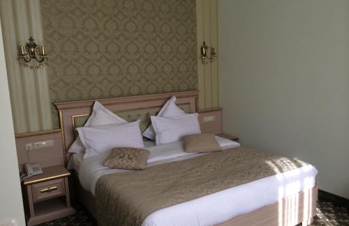 Tsaghkadzor Hotel | Relax at Multi Rest House: Pet Friendly with Pool & Spa