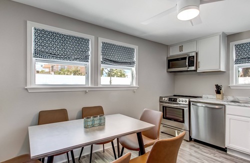Savannah Beach Condo | Beachside Retreat with Pool Access & King Beds Await You