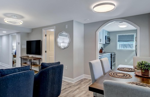 Savannah Beach Condo | Beachside Retreat with Pool Access & King Beds Await You