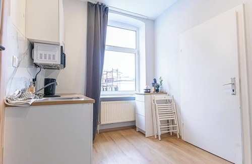 Meidling Apartment | Modern Minimalist 4BR Apartment in Prime Location