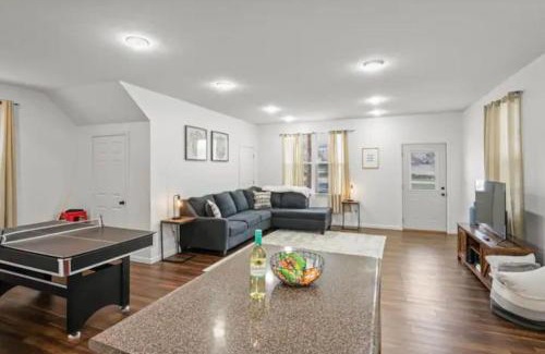 Downtown Indianapolis House | Experience Multiple Homes Side by Side in Downtown Bliss