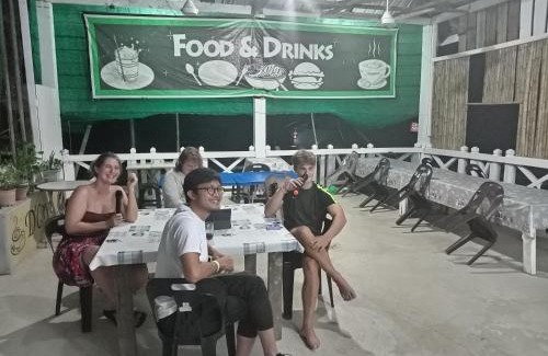 Mulu House | Discover Room 2: Your Budget-Friendly Getaway Awaits!