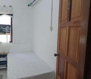 Mulu House | Discover Room 2: Your Budget-Friendly Getaway Awaits!