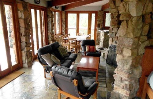 Warrabah House | Muluerindie: Stylish Retreat with Hot Tub & Kitchen Access