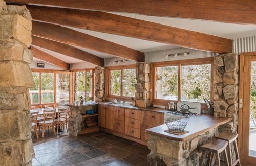 Warrabah House | Muluerindie: Stylish Retreat with Hot Tub & Kitchen Access
