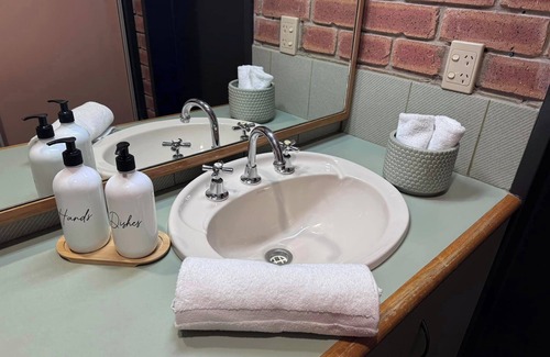 Mulwala Hotel | Eco-Friendly Mulwala Paradise Palms Motel with Pool Access