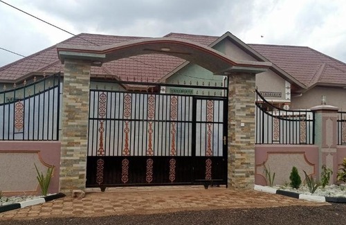 Kayonza House | Cozy Retreat at Mum & Son Guest House for Budget Travelers