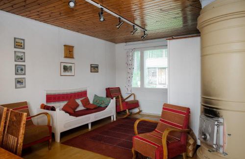 Suonenjoki House | Cozy Granny's Cottage with Oceanfront Views and Hot Tub