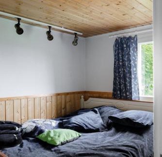 Suonenjoki House | Cozy Granny's Cottage with Oceanfront Views and Hot Tub
