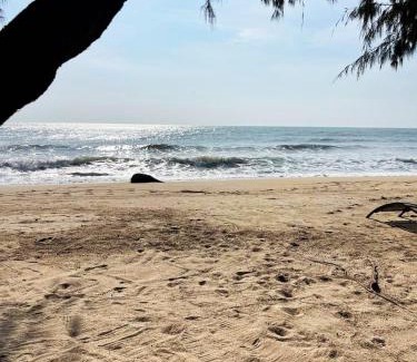 Huai Yang Bed & Breakfast | Discover Mumsa Beach Resort with Private Oceanfront Access