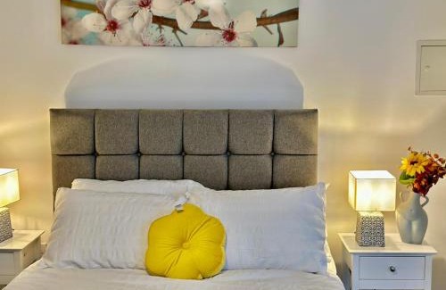 Bordesley Apartment | Family-Friendly Munalux: Guest Rated 9.2/10 for Comfort