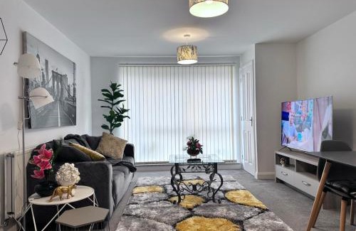 Bordesley Apartment | Family-Friendly Munalux: Guest Rated 9.2/10 for Comfort