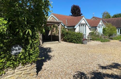Alweston House | Elegant Munden House: 5-Star Stay with Hot Tub & Dining